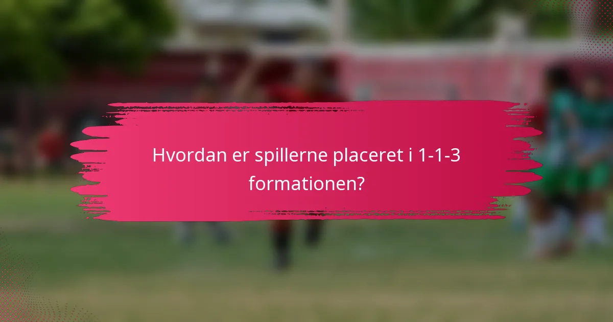 Hvordan er spillerne placeret i 1-1-3 formationen?